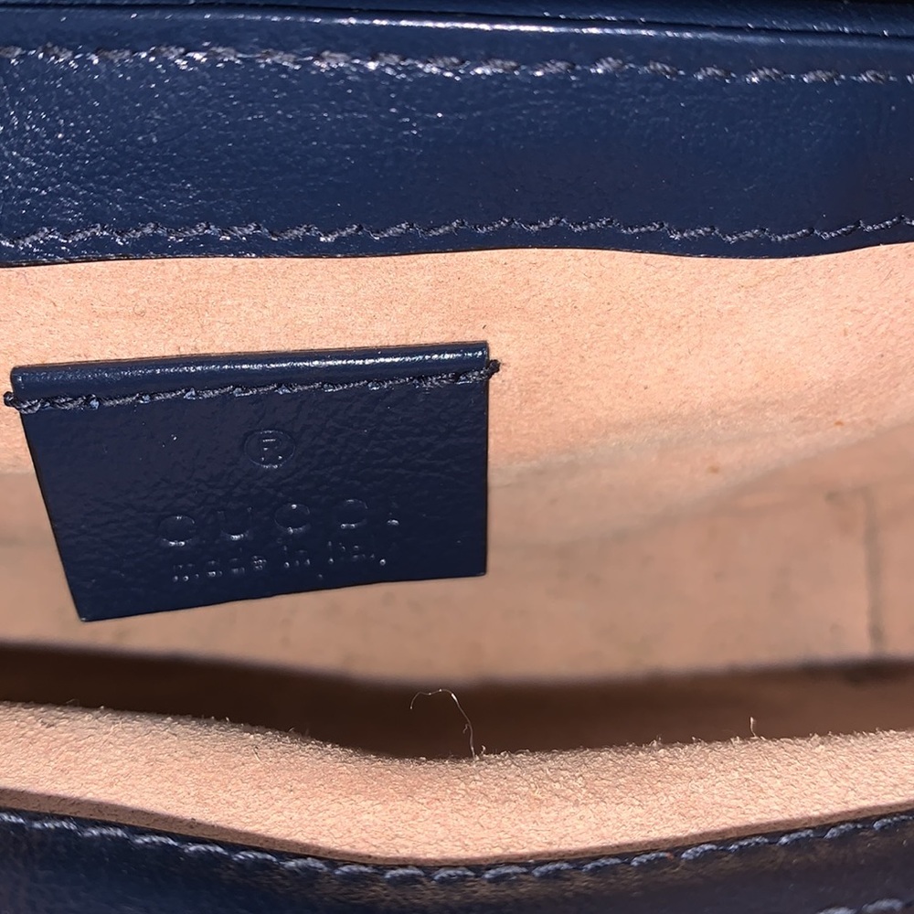 Selling a mini cross body Gucci purse - Picture 3 of 3